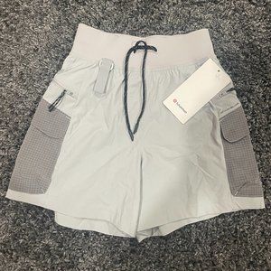 Lululemon! Multi-Pocket Cargo HR Hiking Short 5" Size 2